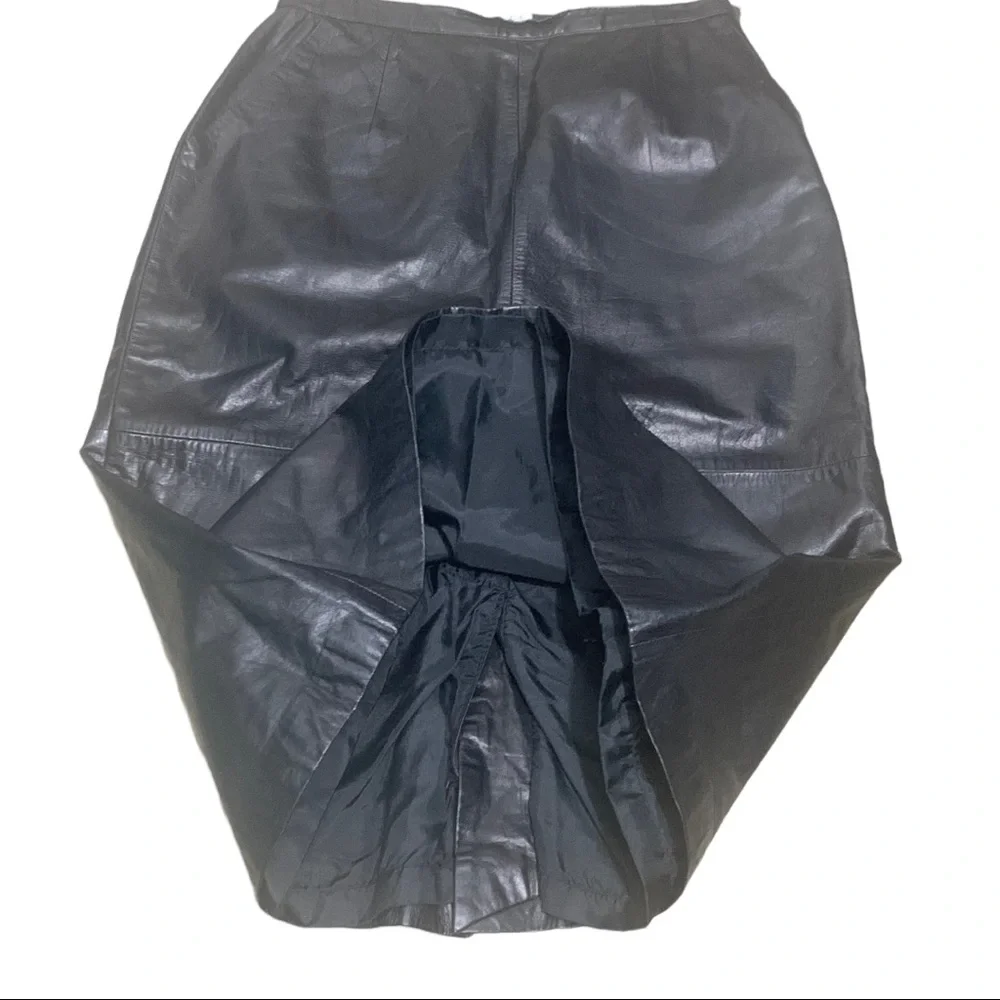 Vintage Leather pencil Skirt fully lined Italy 80’s w pockets by Pia Rucci Italy